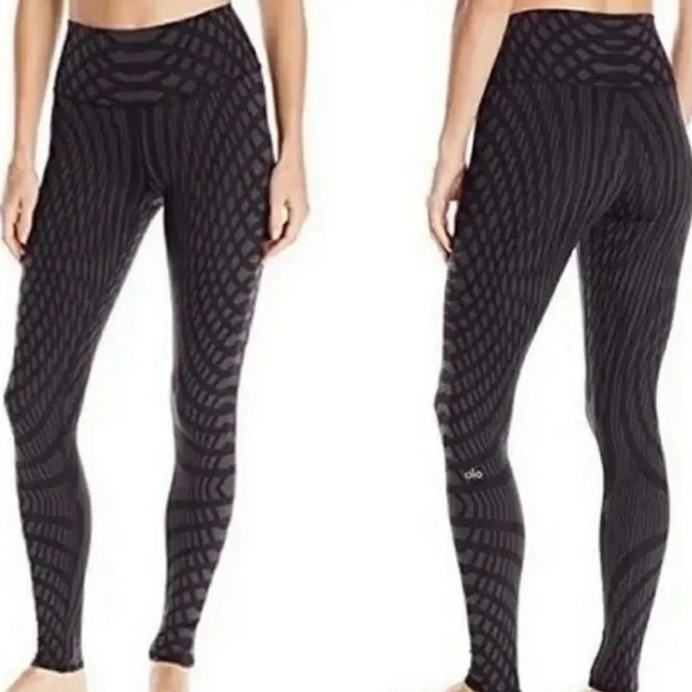 ALO YOGA High Waist Airbrush Arches 7/8 Leggings, black and gray